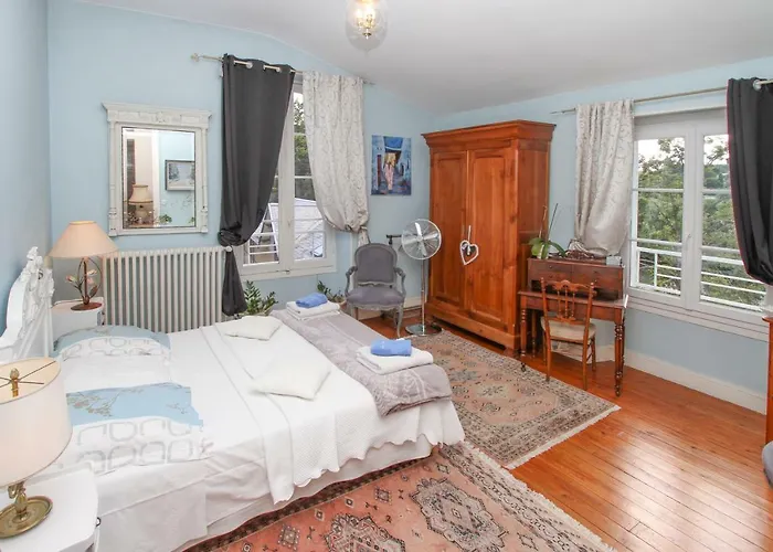 Manoir Des Turets Bed & Breakfast